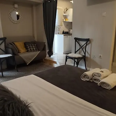 Myron,athens - Cozy & King-size Bed
